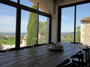 Dining - Posh Villa in Apt With Garden and Mountain Views (Apt)