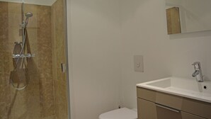Bathroom - Magnificent Villa With Heated Private Pool in Grounds Walking Distance From Village (Malaucene)