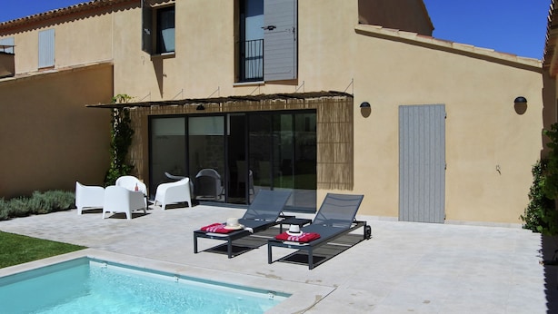 Exterior - Magnificent Villa With Heated Private Pool in Grounds Walking Distance From Village (Malaucene)