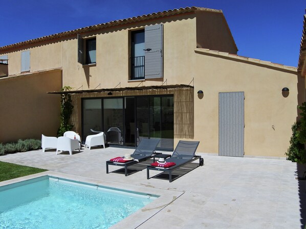 Exterior - Magnificent Villa With Heated Private Pool in Grounds Walking Distance From Village (Malaucene)