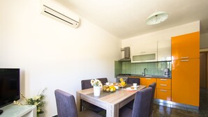 Dining - Lovely Holiday Home in Murvica With Private Swimming Pool (Policnik)