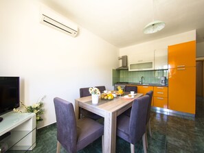 Dining - Lovely Holiday Home in Murvica With Private Swimming Pool (Policnik)