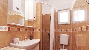 Bathroom - Lovely Holiday Home in Murvica With Private Swimming Pool (Policnik)