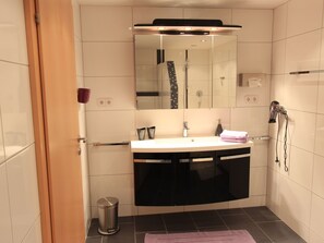 Apartment | Bathroom - Peaceful Apartment in Wildschönau Ski Area (Hopfgarten im Brixental)