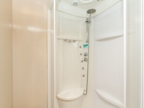 House | Bathroom | Bathtub - Farmhouse in Balkbrug With Sauna (Balkbrug)