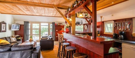 Hus | Eget kök | Mikrovågsugn och diskmaskin