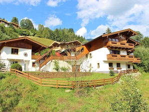 House | Exterior - Apartment With Terrace (Viehhofen)