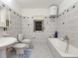 Bathroom - Belvilla by OYO Villa Russo (Lentini)