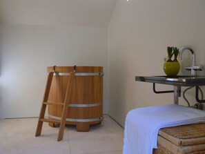 6 bedrooms, individually furnished