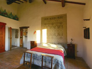 Cottage | 4 bedrooms, individually furnished - Cottage With Lake Views (Magione)