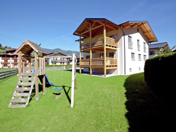Apartment | Exterior - Mountain View Apartment With Terrace in Kaprun Salzburg (Kaprun)