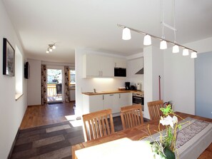 Dining - Mountain View Apartment With Terrace in Kaprun Salzburg (Kaprun)