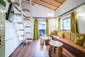Apartment | Living room - Cozy Apartment in Saalbach-Hinterglemm near Ski Area (Saalbach-Hinterglemm)