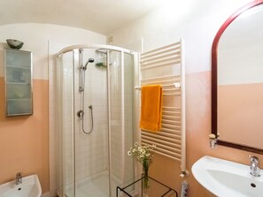 House | Bathroom - Belvilla by OYO Bellavista (Castelnuovo di Val di Cecina)