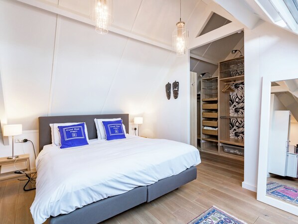 Cottage | Room amenity - Cottage in Ovezande With Terrace (Ovezande)