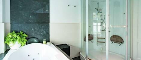 Cottage | Bathroom