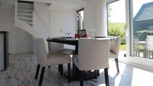 Dining - Cozy Holiday Home in Kattendijke near National Park (Kattendijke)