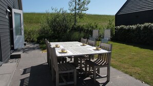 Balcony - Cozy Holiday Home in Kattendijke near National Park (Kattendijke)