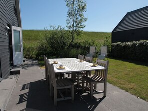 Balcony - Cozy Holiday Home in Kattendijke near National Park (Kattendijke)