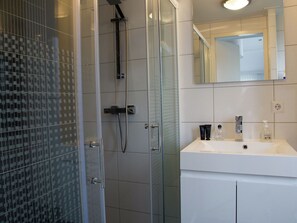 Shower - Cozy Holiday Home in Kattendijke near National Park (Kattendijke)