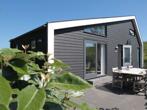 Exterior - Cozy Holiday Home in Kattendijke near National Park (Kattendijke)