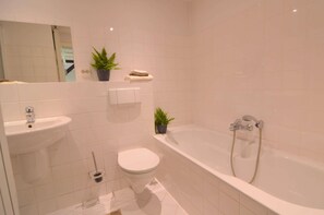 House | Bathroom - Holiday Home in Haaksbergen by Lake (Haaksbergen)