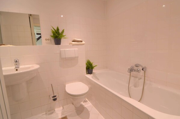House | Bathroom - Holiday Home in Haaksbergen by Lake (Haaksbergen)
