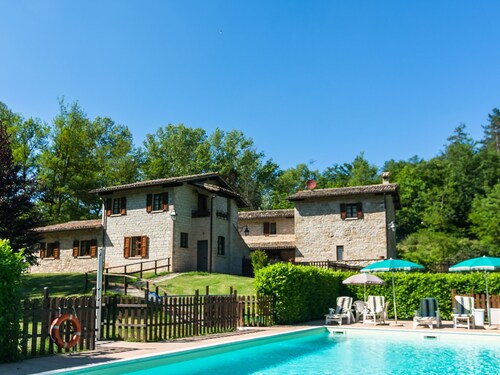 Dreamy Farmhouse with Hot Tub, Garden, BBQ, Swimming Pool