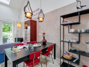 Dining - Cozy Holiday Home In Uitwellingerga With Terrace (Uitwellingerga)
