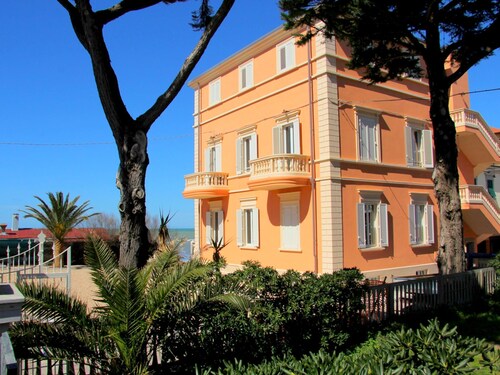 Historic Holiday Home in San Vincenzo near Beach
