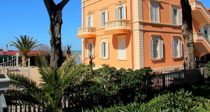 Historic Holiday Home in San Vincenzo near Beach