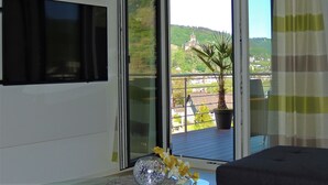 Room - Comfortable Apartment in Sehl With Garden (Cochem)