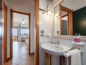 Appartement | Badkamer | Een douche