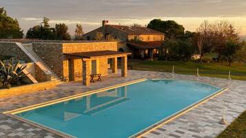 Rumah | Kolam renang | Kolam renang indoor dan kolam renang outdoor