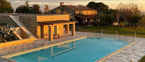 ハウス | プール | 屋内プール、屋外プール