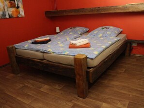 House | 3 bedrooms, individually furnished, iron/ironing board, bed sheets