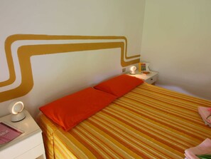 Nhà | 2 phòng ngủ, trang bị nội thất với thiết kế riêng biệt, bộ trải giường 