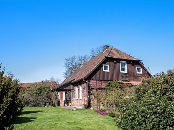 Exterior - Quaint Apartment in Altenhagen near Forest (Celle)