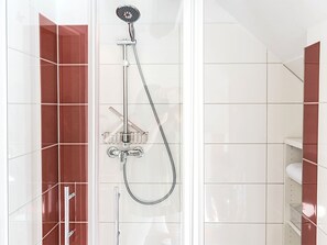 Apartment | Bathroom | Shower, towels - Quaint Apartment in Altenhagen near Forest (Celle)
