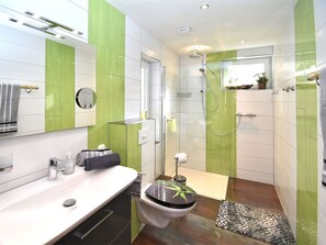 House | Bathroom | Shower, towels