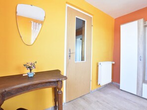1 Schlafzimmer, individuell eingerichtet, Bettwäsche