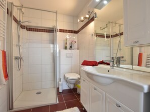 Apartment | Badezimmer | Dusche, Handtücher