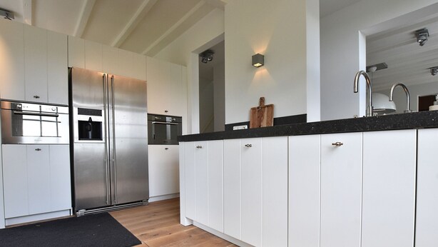 Coffee/tea maker, fridge, microwave, oven - Farmhouse On Natural Reserve in Rijssen With Garden (Rijssen)