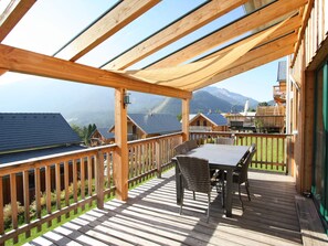Balcony - Mountain View Chalet in Hohentauern with Hot Tub & Sauna (Hohentauern)