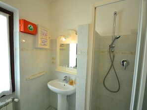 House | Bathroom - Beautiful Apartment With Garden, Patio, Pool, Barbecue (Borgo San Lorenzo)