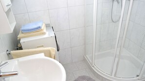 Apartment | Bathroom | Bathtub, towels - Spacious Apartment in Eberndorf near Ski Slopes (Eberndorf)