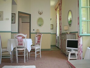 Apartment | Tempat makan