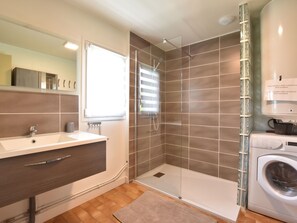 Shower - Sunlit Holiday Home With Private Garden in Picardy (Villers-sur-Authie)