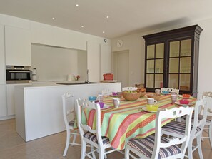Dining - Premium Villa in Malaucène With Private Pool (Malaucene)