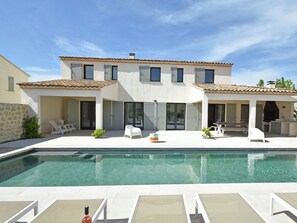 Exterior - Premium Villa in Malaucène With Private Pool (Malaucene)